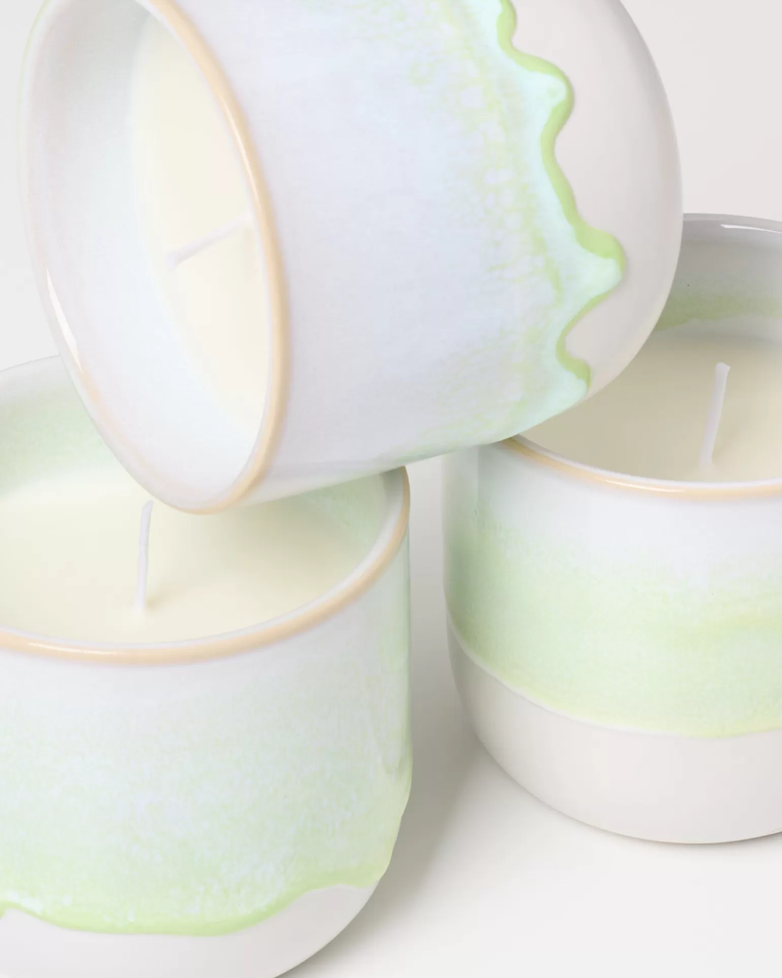 coimbra__scented_candle_green_harmony_pastel_green_3.webp Clearance Motel a Miio Coimbra - Scented Candle “Green Harmony” pastel green