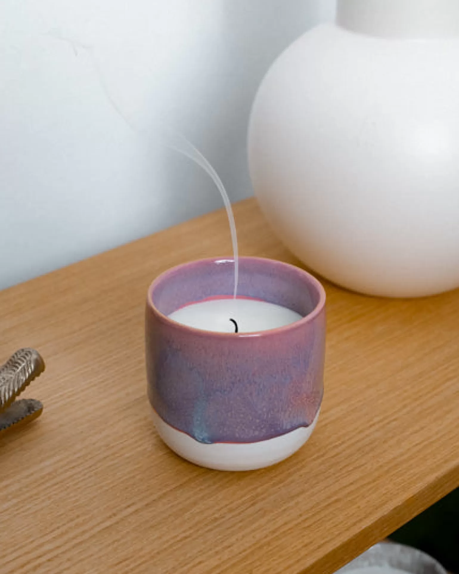 coimbra__scented_candle_ocean_breeze_lilac_pink_2.webp New Motel a Miio Coimbra - Scented Candle “Ocean Breeze” lilac pink