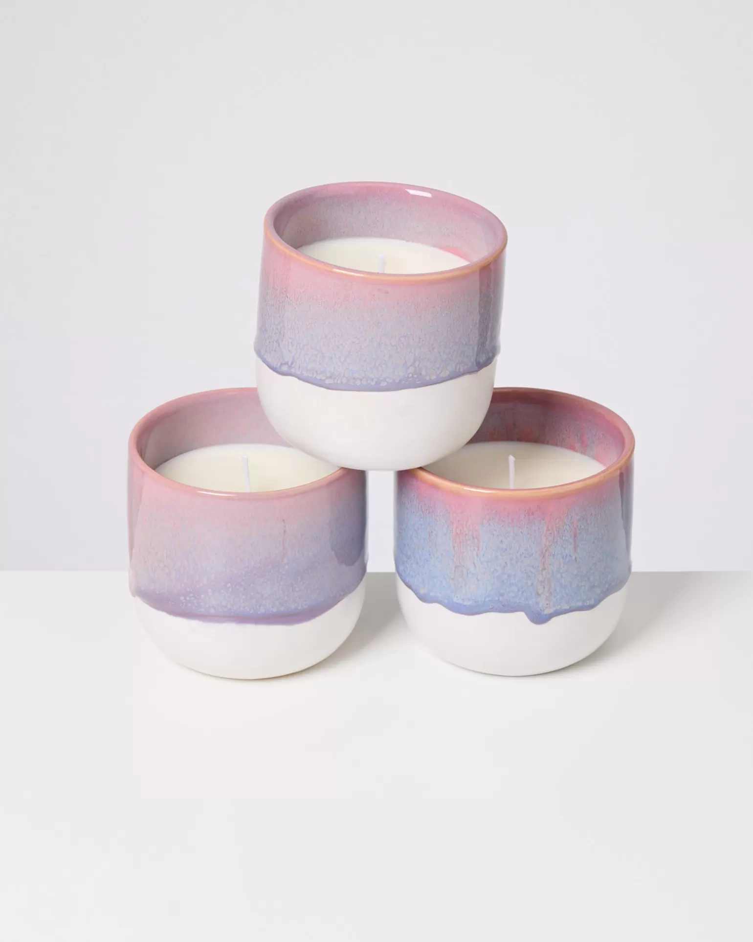 coimbra__scented_candle_ocean_breeze_lilac_pink_3.webp New Motel a Miio Coimbra - Scented Candle “Ocean Breeze” lilac pink