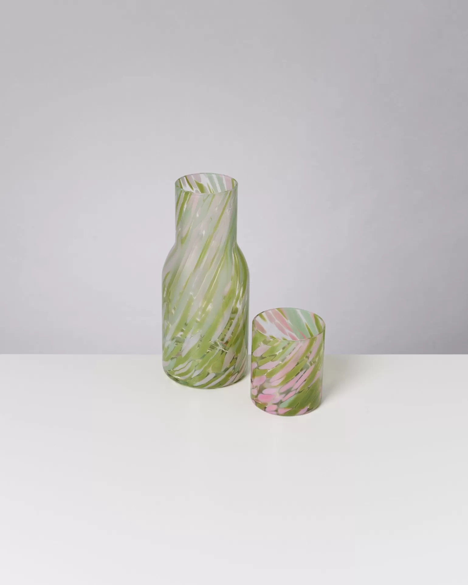 joia__decanter_drops_green_pink_3.webp Shop Motel a Miio Joia - Decanter Drops Green Pink grün rosa